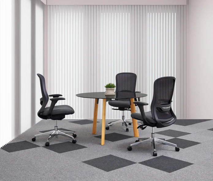 sala de juntas ejecutiva para oficinas equipada con mesa funcional